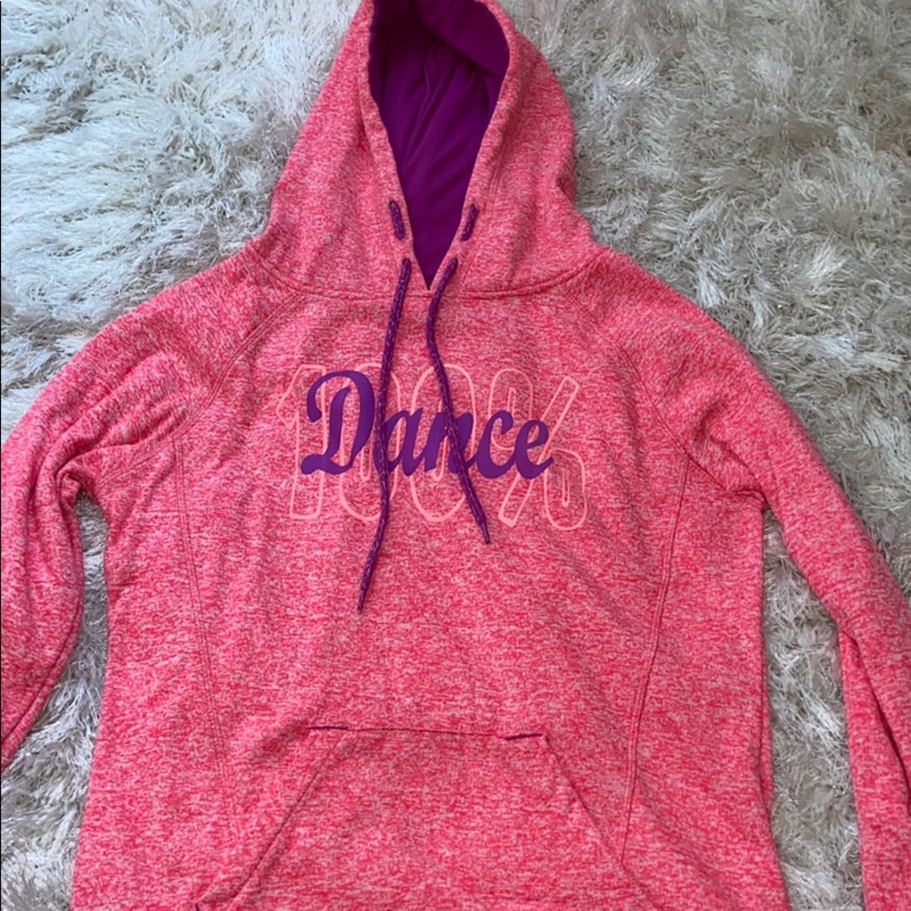 “Dance 100%” sweatshirt.